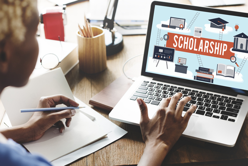 5 Tips for Obtaining Scholarships to Online Colleges